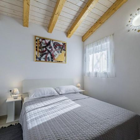 Modean In Pula - Haus Fuer 2-3 Personen Villa Екстериор снимка